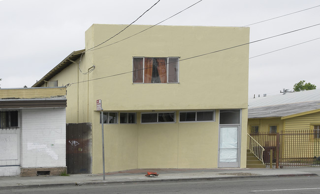 7725 Macarthur Blvd in Oakland, CA - Foto de edificio - Building Photo