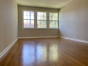 1860 N Kingsley Dr in Los Angeles, CA - Building Photo - Building Photo