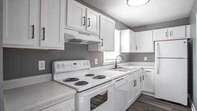 District at Williamsburg in Williamsburg, VA - Building Photo - Interior Photo