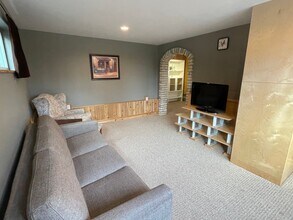 5268 S Honeymoon Bay Rd in Freeland, WA - Building Photo - Building Photo