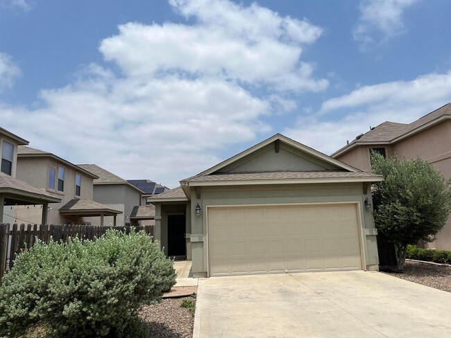 205 Aquero Blvd in Laredo, TX - Building Photo - Building Photo