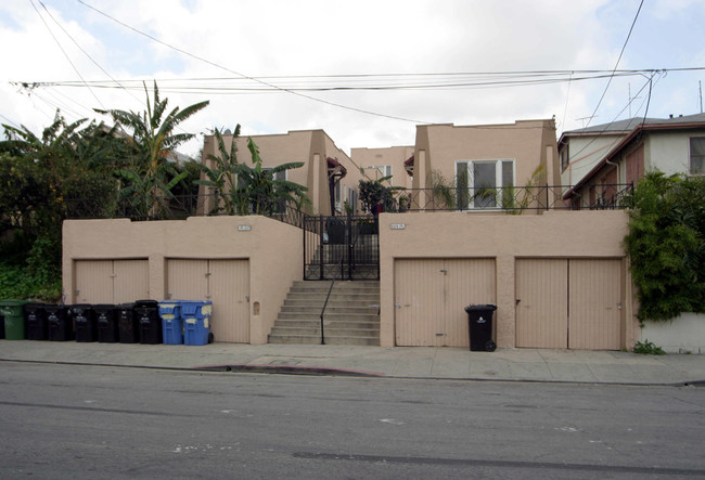 117 Rosemont Ave in Los Angeles, CA - Foto de edificio - Building Photo