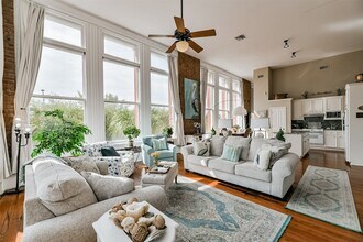 525 22nd St, Unit 4 in Galveston, TX - Foto de edificio - Building Photo