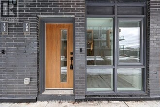 65 Curlew Dr in Toronto, ON - Building Photo - Building Photo