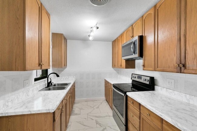 10625 Bresslyn Blvd in Orlando, FL - Foto de edificio - Building Photo