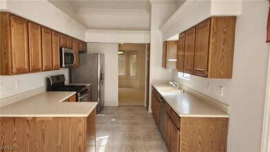 5716 Palma del Sol Way in Las Vegas, NV - Building Photo - Building Photo