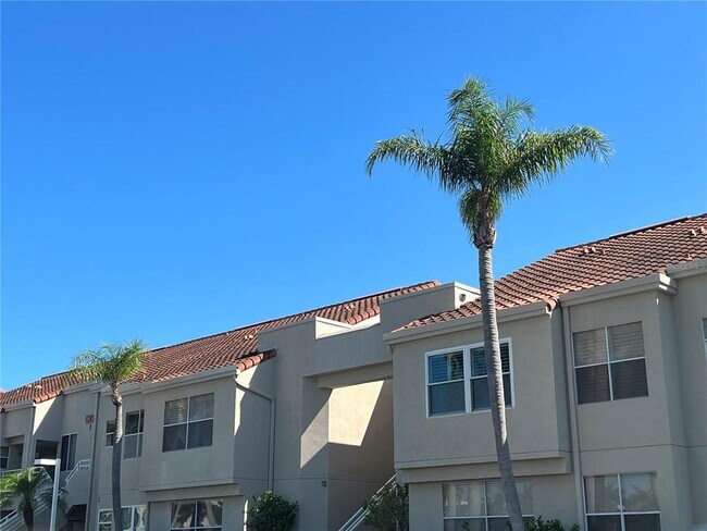 6100 Bahia Del Mar Cir in St. Petersburg, FL - Building Photo - Building Photo