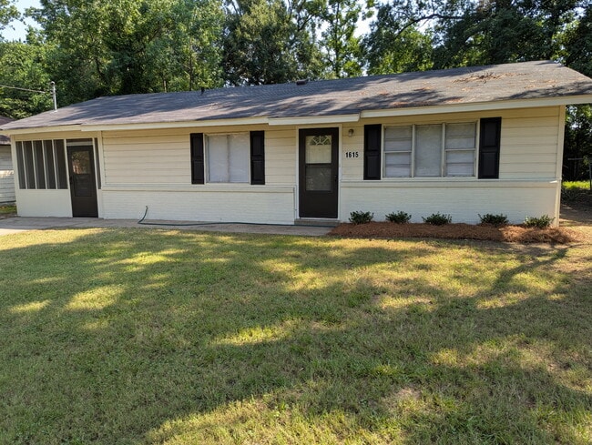 1615 Dawnview Ln