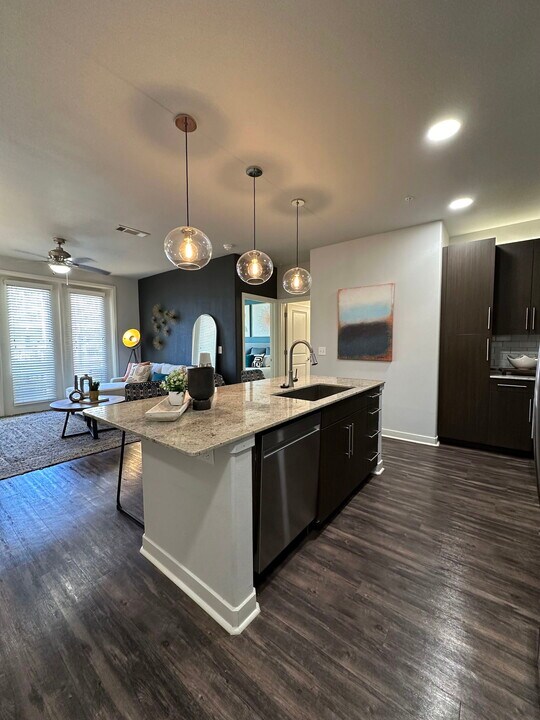 2601 Live Oak St in Dallas, TX - Building Photo
