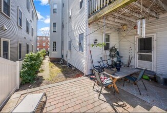 866 E 5th St in Boston, MA - Building Photo - Building Photo