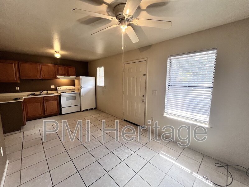 809 E Huntsville Ave in Springdale, AR - Building Photo