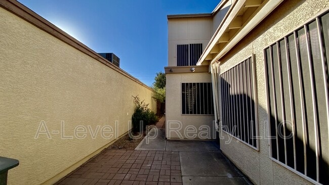 2387 W Palo Dulce Dr in Tucson, AZ - Foto de edificio - Building Photo