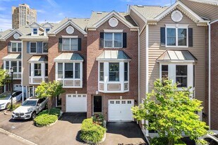 500 Fulton Ct in West New York, NJ - Building Photo