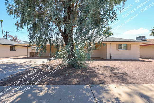 935 E Wesleyan Dr in Tempe, AZ - Building Photo - Building Photo