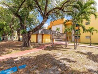 666 W 81st St in Hialeah, FL - Building Photo - Building Photo