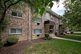 Marshall Place in Bensenville, IL - Foto de edificio - Building Photo