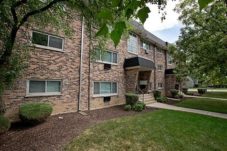 Marshall Place in Bensenville, IL - Building Photo - Building Photo