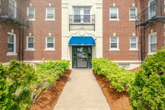 14 Russell St in Quincy, MA - Foto de edificio - Building Photo