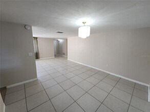 7721 Foxbloom Dr in Port Richey, FL - Building Photo - Building Photo