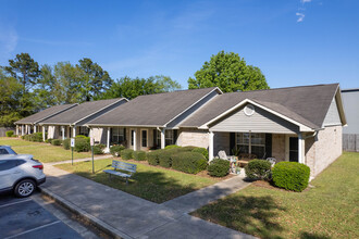 Grove Park  Apartments in Hinesville, GA - Building Photo - Primary Photo