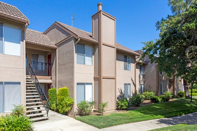 Riverview Gardens Apartments in Fresno, CA - Foto de edificio - Building Photo