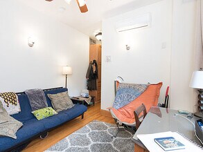 87 Myrtle St, Unit 5 in Boston, MA - Building Photo - Building Photo