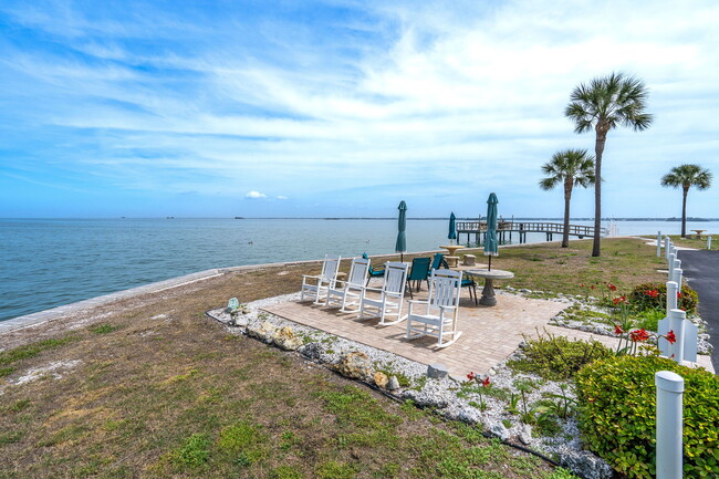 5 Gateshead Dr, Unit 308 in Dunedin, FL - Foto de edificio - Building Photo