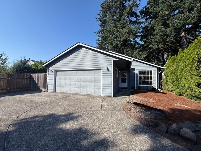 13843 SE Martins St in Portland, OR - Building Photo - Building Photo