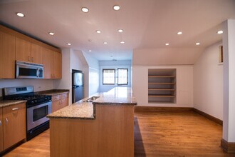 2556 N Kimball Ave, Unit 1 in Chicago, IL - Building Photo - Building Photo