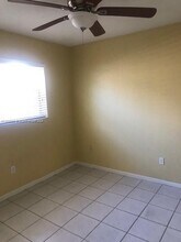 2323 Scott St-Unit -Front in Hollywood, FL - Building Photo - Building Photo