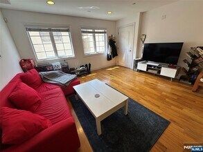 124 68th St in Guttenberg, NJ - Building Photo - Building Photo