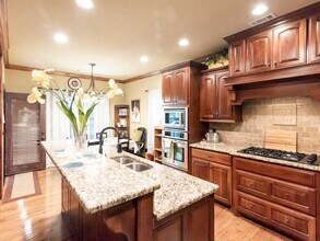 1613 NE Rock St in Bentonville, AR - Building Photo - Building Photo