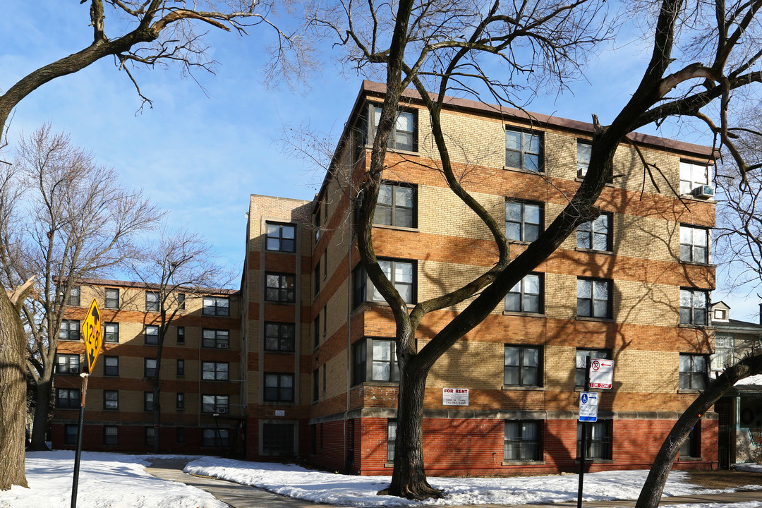 1360 W Touhy Ave in Chicago, IL - Building Photo