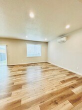 2434 Leonard Ln in Lebanon, OR - Building Photo - Building Photo