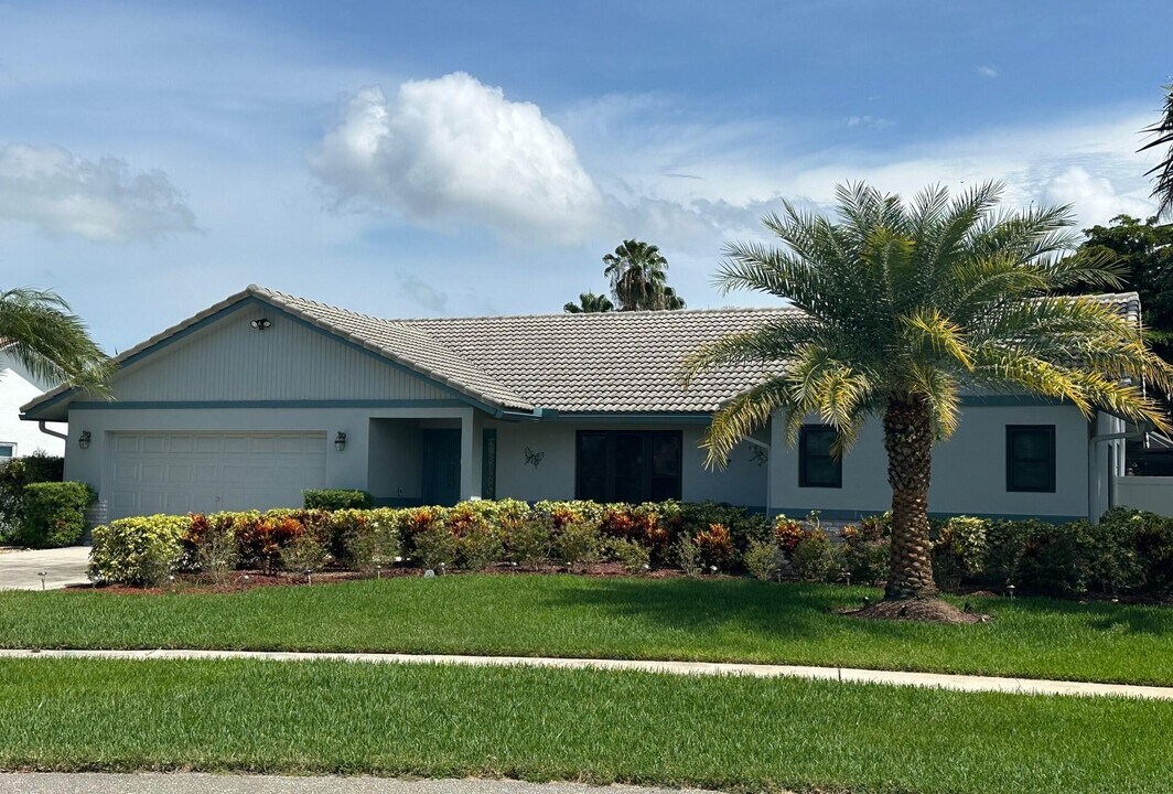 22421 Ensenada Way in Boca Raton, FL - Building Photo