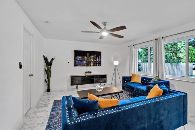 2065 SW 28th Terrace in Fort Lauderdale, FL - Building Photo - Building Photo