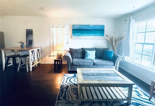 4716 W Wisconsin Ave in Tampa, FL - Building Photo - Building Photo