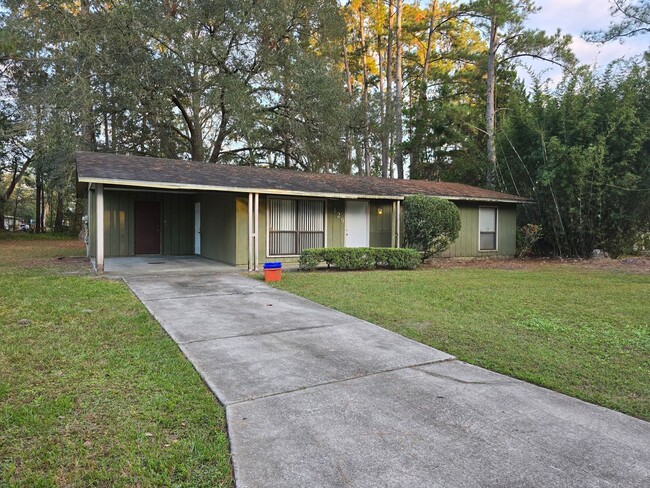 6129 NW 26th Ter in Gainesville, FL - Building Photo - Building Photo