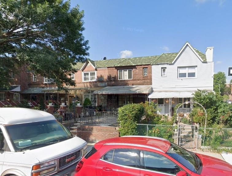 50-04 61st St in Queens, NY - Building Photo