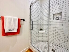 407 N Holland St in Bellville, TX - Building Photo - Building Photo