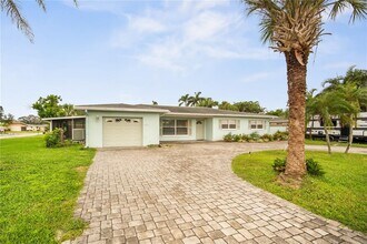 10237 Tarpon Dr in Treasure Island, FL - Building Photo - Building Photo