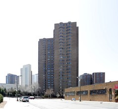 Loring Green East in Minneapolis, MN - Building Photo - Building Photo