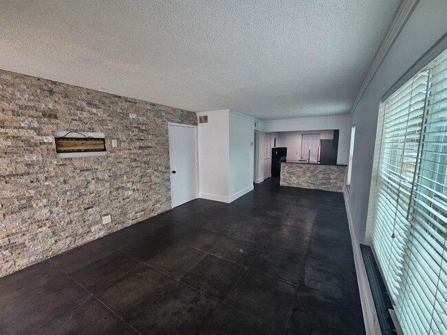 3777 NW 78th Ave, Unit 2a in Hollywood, FL - Building Photo - Building Photo