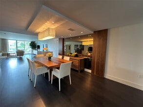 9400 W Bay Harbor Dr in Bay Harbor Islands, FL - Building Photo - Building Photo