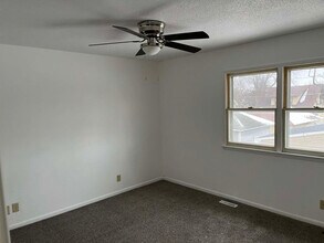 605 E Robinson St in Knoxville, IA - Foto de edificio - Building Photo