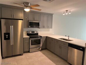 6064 Laurelwood Dr in Ft. Myers, FL - Building Photo - Building Photo