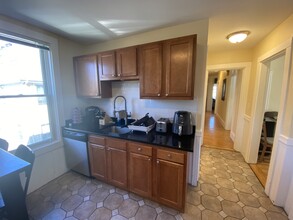 176 Elm St, Unit 2 in North Cambridge, MA - Building Photo - Building Photo