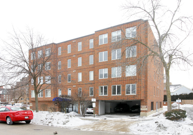 355 W Miner St in Arlington Heights, IL - Foto de edificio - Building Photo