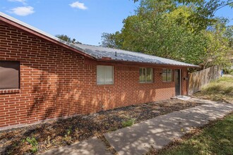 2212 Metcalfe Rd in Austin, TX - Building Photo - Building Photo