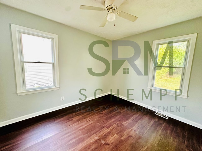 1613 Clara Ave in Louisville, KY - Foto de edificio - Building Photo